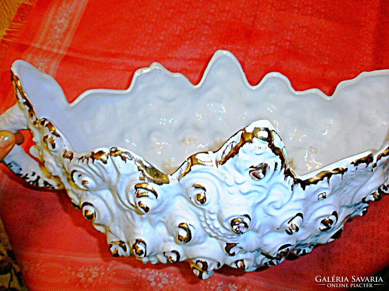 Shell-shaped porcelain centerpiece, bowl
