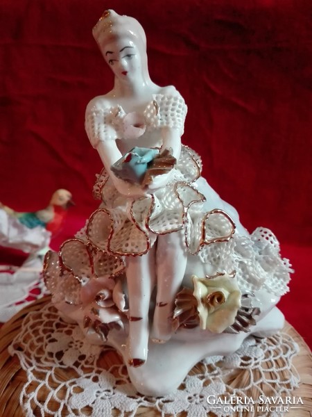 Barokk porcelán figura  Csipkés ruhás hölgy  szobor 15/12 cm