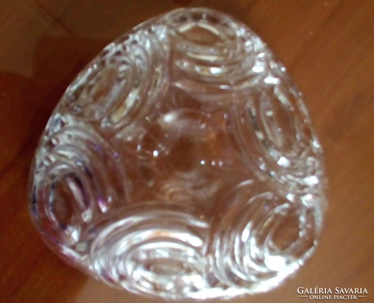 Háromszögletű, kristály üveg kínáló tálka
