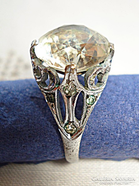 Antique, gold-plated, rhodium-plated ring with a diamond-cut stone