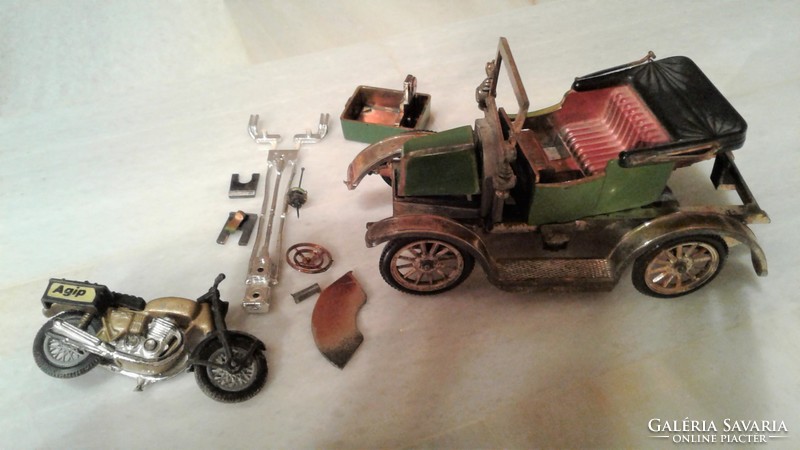Retro plate toy car for collectors