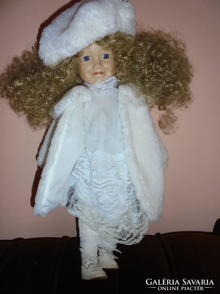 Porcelán fejű hajas baba