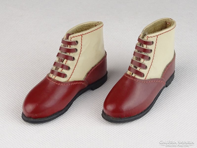 0T887 Régi mestermunka bőrdíszműves kiscipő