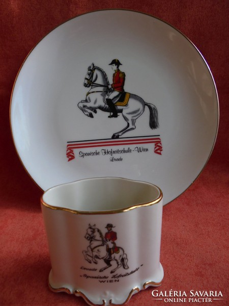 Osztrák porcelán tányér + cigaretta tartó lovas dekorral