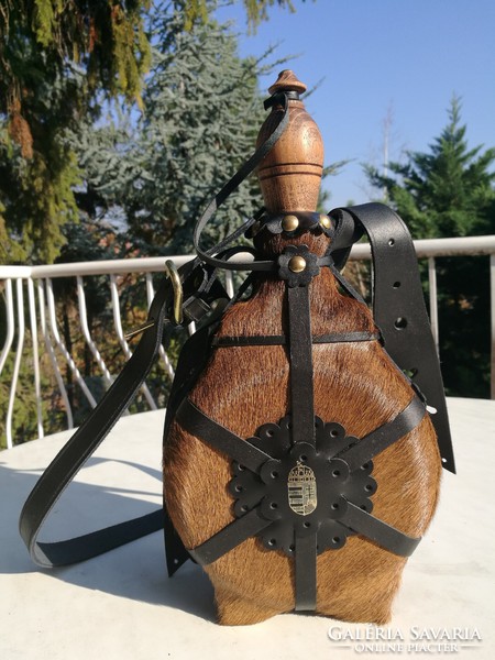 Foal leather bottle with Hungarian coat of arms, 34 cm