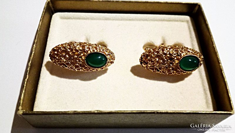 Gold-colored cufflinks with green stones 88.
