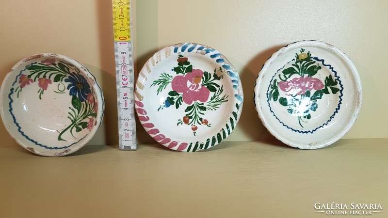 Folk ceramic small wall plate from Hódmezővásárhely, flower pattern 3 pcs (496)