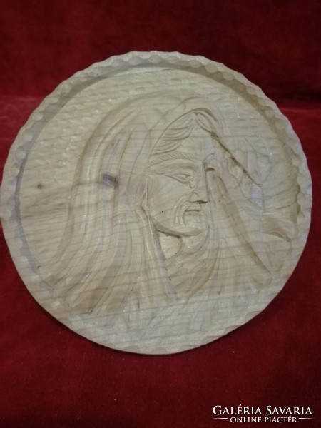 Wooden carving portrait, wooden ornament that can be hung on the wall