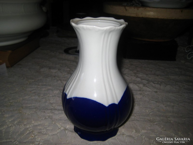 Zsolnay blue-white vase 10 x 12 cm