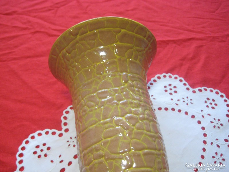 Nagyon szép Gorka váza  , jelzett  12 x 18,5 cm  nem restaurált   , nem ragasztott