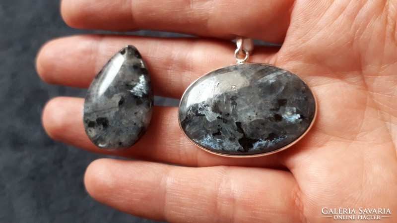Wonderful black labradorite pendant in 925 silver from the USA