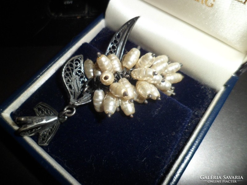 Silver pendant / pearl