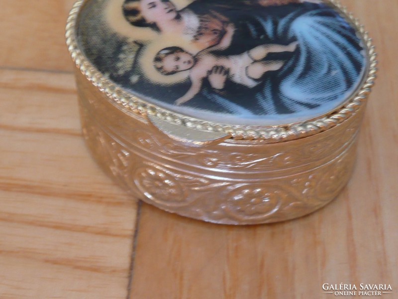 Régi porcelán betétes fém szelence,  Szűz Mária kisded Jézus jelenettel, kegytárgy