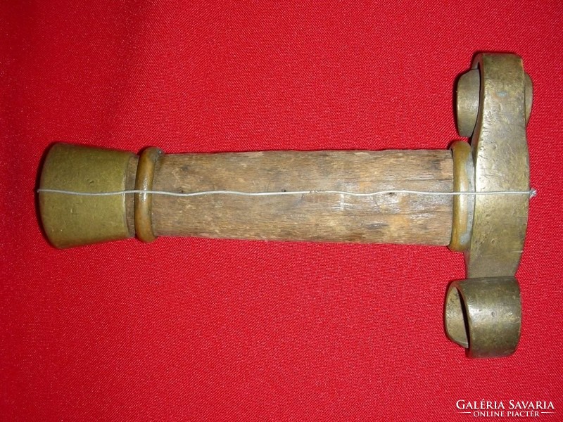 Medieval sword grip