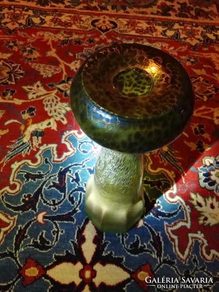 Gyönyörű, irizáló üveg váza