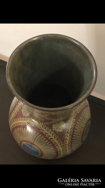 Zsolnay körbélyegzős váza 1900-ból.