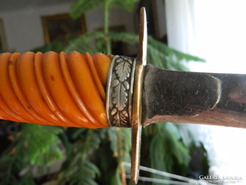 Borostyánszín nyelű antik tőr -  Wehrmacht tiszti dísztőr markolatából