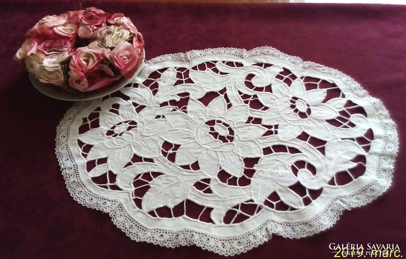 Hand-embroidered, beautiful tablecloth with lace border, 28 x 38 cm