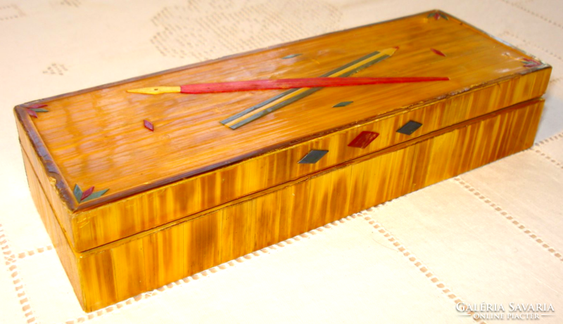 Különleges, régi, fa tolltartó 