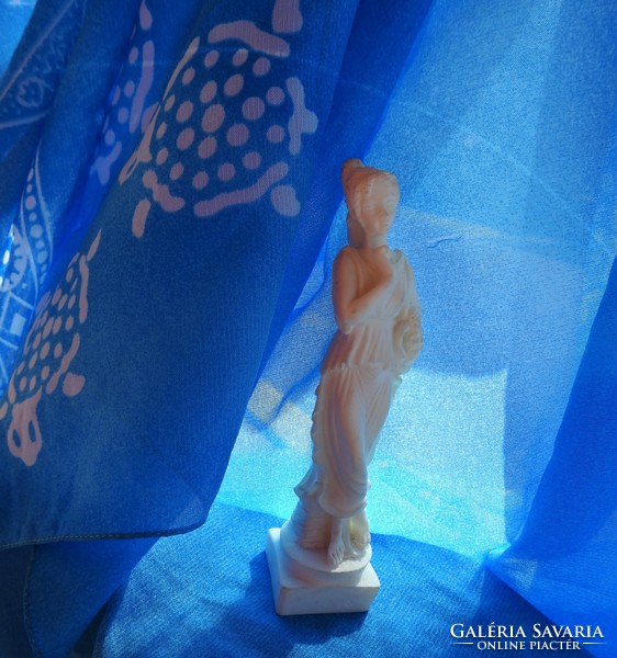 Roman woman statue - Roman woman - small plastic alabaster statue