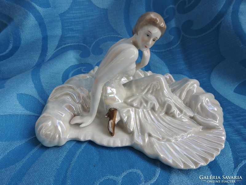 Balerina - irizáló ruhában - porcelán figura
