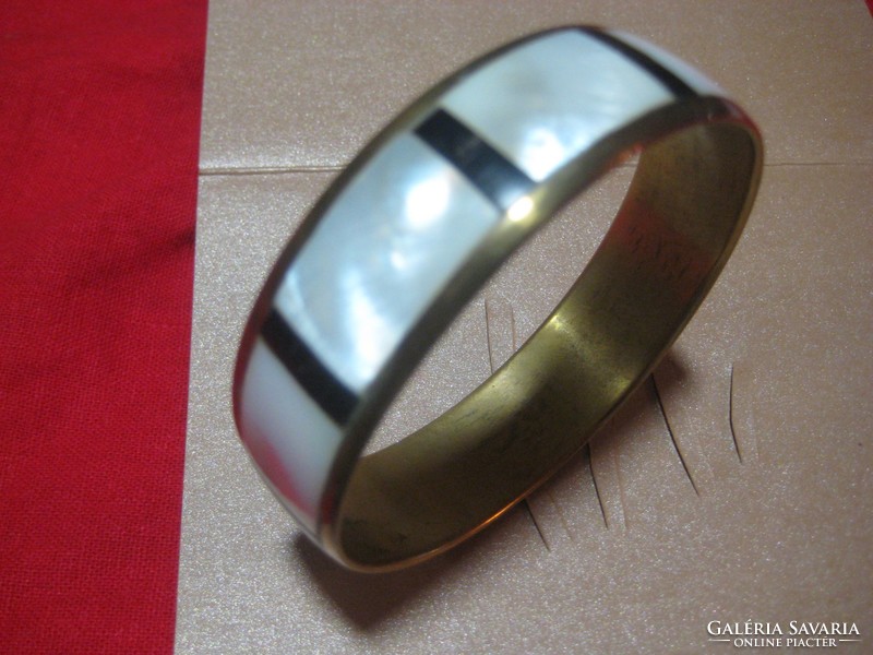 Bracelet with beautiful shell inlay, 6.6 cm inside x 1.8 cm wide