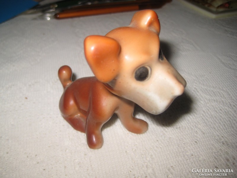 Porcelain dog, flexi, with moving head, 6.5 x 8.5 cm