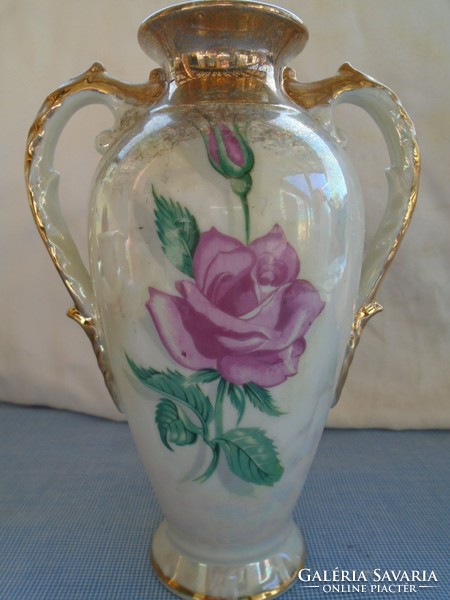 Hibátlan art deco csodálatosan kidolgozott váza melynek mind két oldalán egyforma rózsa látható