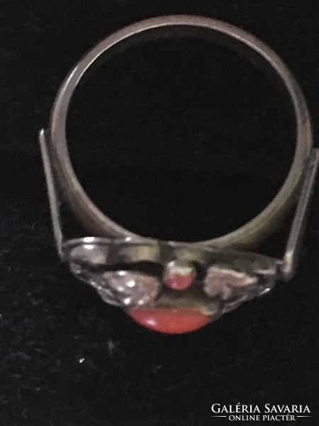 Régi kézműves ezüst gyűrű,korallal