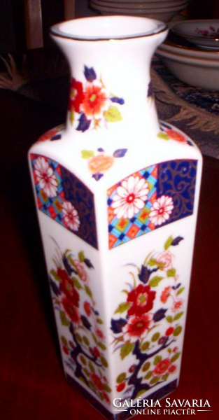 Beautiful oriental porcelain vase, 20 cm x
