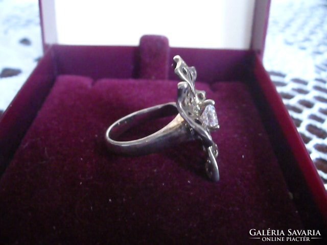 Silver-plated ring in the shape of a beautiful flower