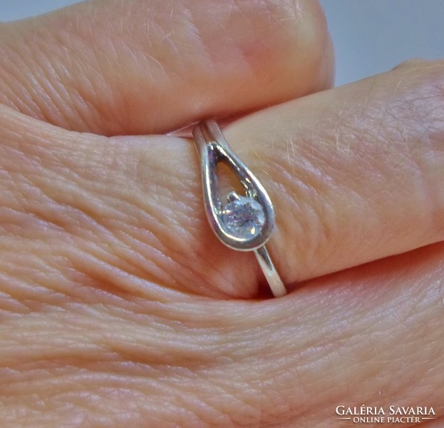 Gyönyörű platina gyűrű 0,2ct brill kővel