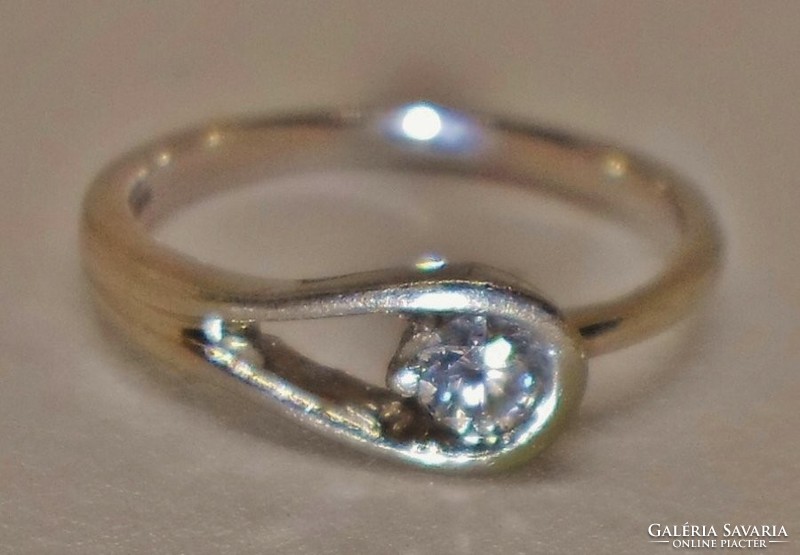 Beautiful platinum ring with 0.2 ct brill stone