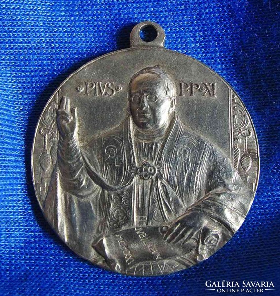 XI. Pius Pápa a Szent Péter Bazilikával vallási medál