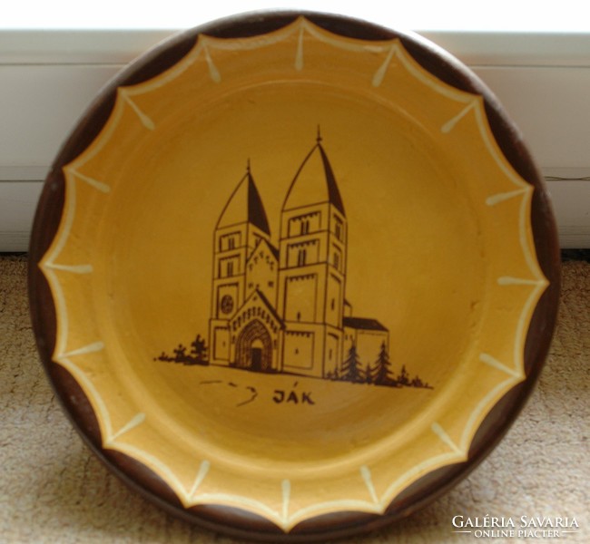 Glazed wall plate depicting the church of Ják