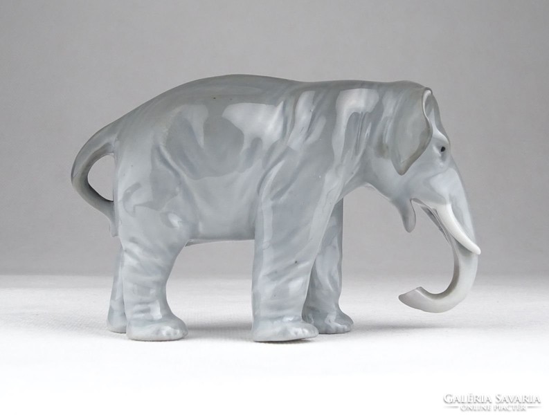 0T868 Régi kisméretű porcelán elefánt 6.5 cm
