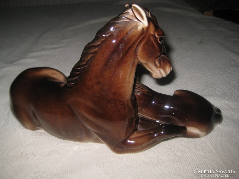 Keramos Austria  gyönyörű lovas kisplasztikája 26 x 15 cm