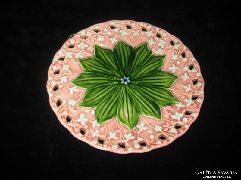 Willeroy-boch-metchlachi, openwork faience wall plate 17 cm, pink, in good condition