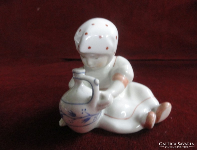 Zsolnay porcelán figurális szobor. Kislány korsóval. Vanneki!