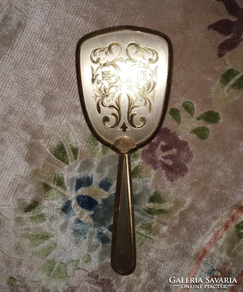 Ornate brush, perhaps with horsehair (?), with a nice pattern