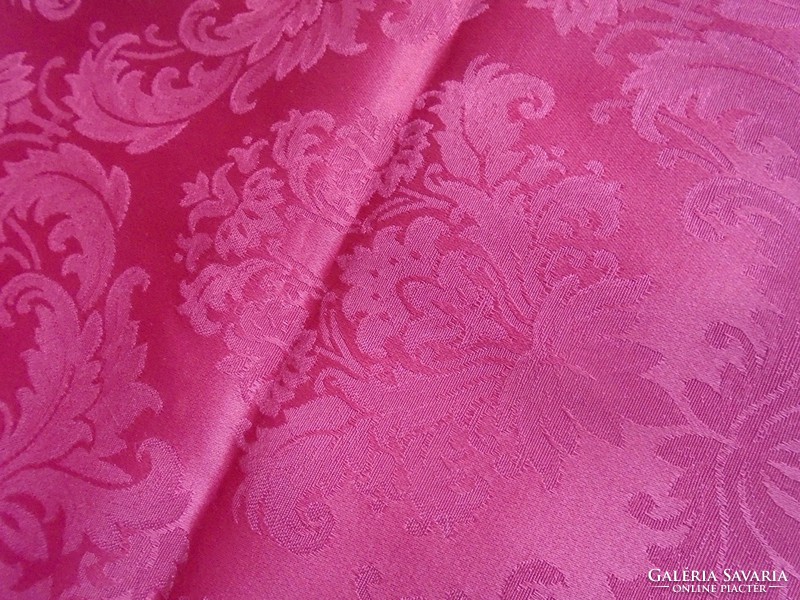Elegant new burgundy pillowcase. 40 X 37 cm.