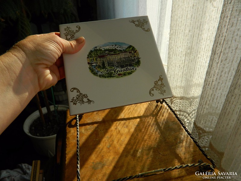 Vas keretben csempekép spanyol edényalátét tartó Bad Gastein
