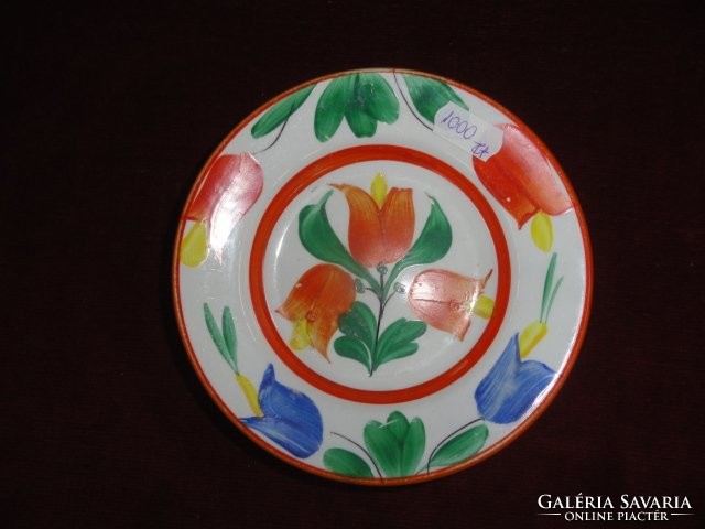 Hand-painted mini tulip wall plate. Its diameter is 14.2 cm. He has!