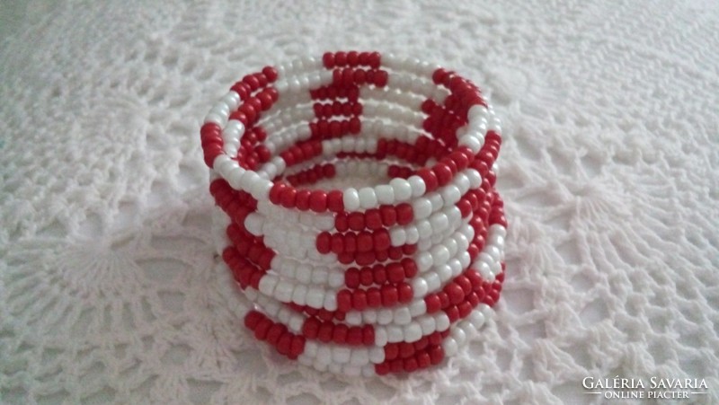 Red and white bracelet set