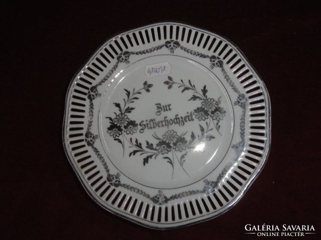 Austria porcelain pierced wall decorative plate, unmarked. Its diameter is 18.5 cm. There's a silver wedding!