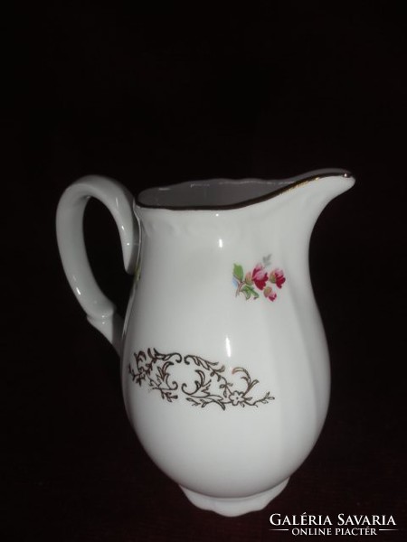 Mz Czechoslovak porcelain coffee pourer. On a snow-white background with a gold motif. He has!
