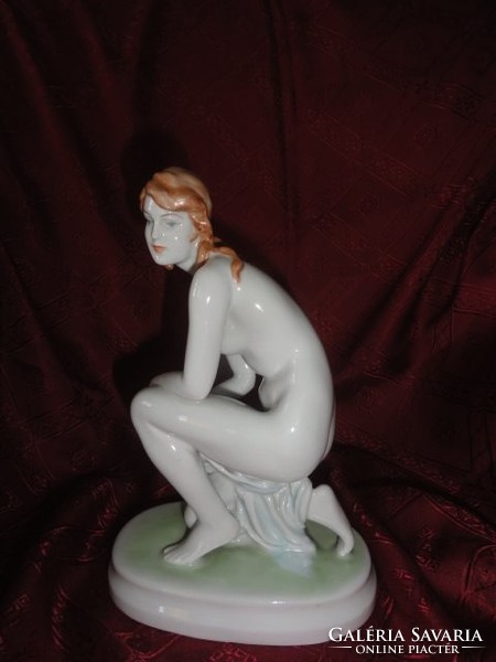 Zsolnay porcelán akt  szobor, antik pajzspecsétes, térdeplő, fürdőző nő. Vanneki!