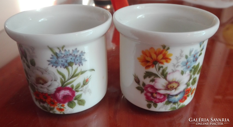 2 porcelain candle holders, 5 cm high