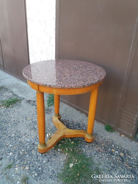 Nagyon szép márvány tetejű asztal, szalon asztal
