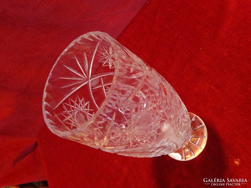 Lead crystal vase, 22 cm high, diameter 10 cm. He has!